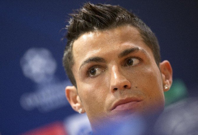 Ronaldo Basın Toplantısını Terk Etti