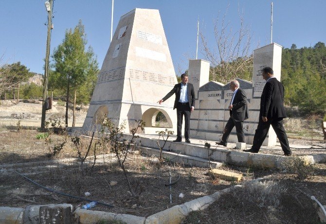 Başkan Turgut Şehitlik Anıtını İnceledi