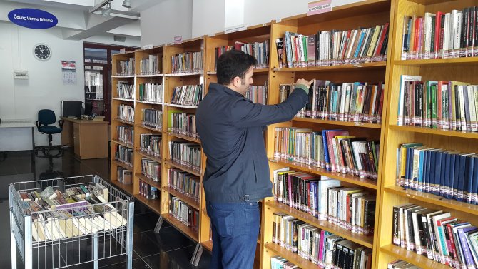Depremde ağır hasar gören kütüphanenin yerine yenisi daha yapılmadı