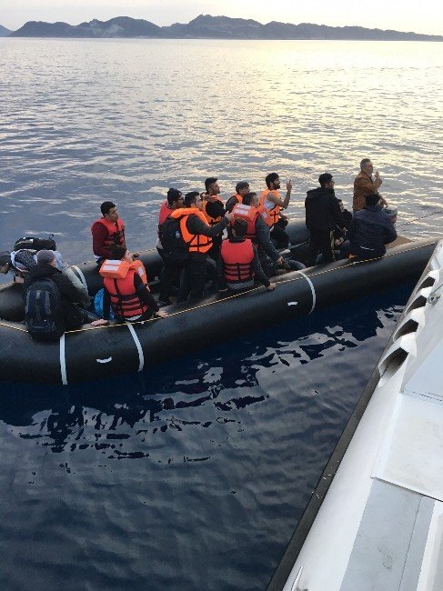 Antalya’da 15 Kaçak Göçmen Yakalandı