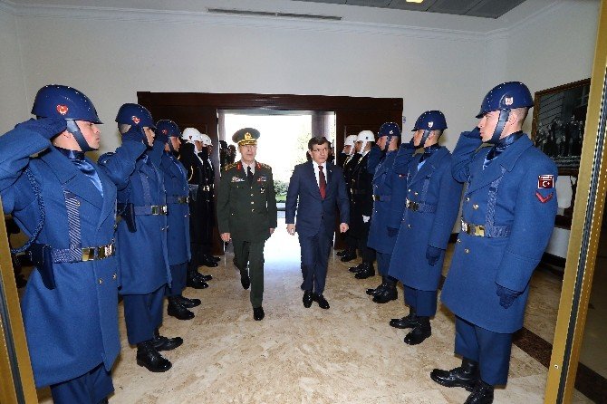 Başbakan Davutoğlu’dan Genelkurmay Başkanlığı’na Taziye Ziyareti