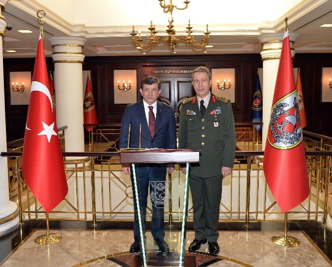 Başbakan Davutoğlu’dan Genelkurmay Başkanlığı’na Taziye Ziyareti