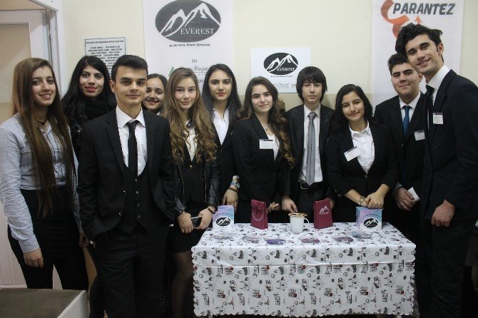 İzmirli Gençler Türkiye’yi Temsil Etmek İçin Yarışacak
