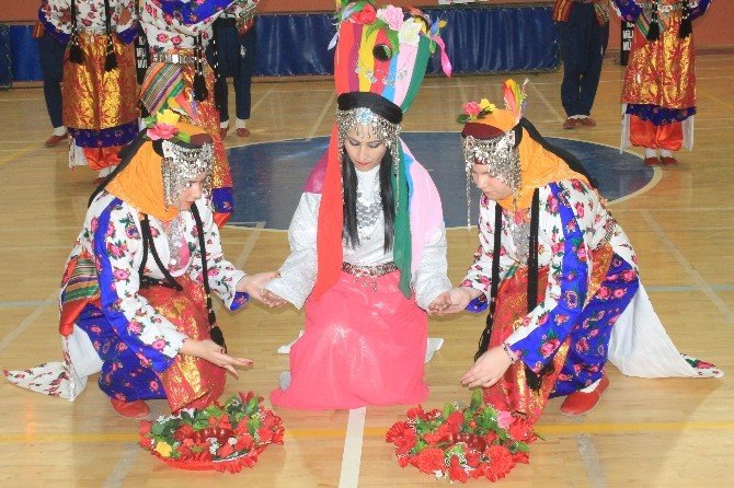 Karaman’da Okullar Arası Halk Oyunları İl Birinciliği Yarışması Yapıldı