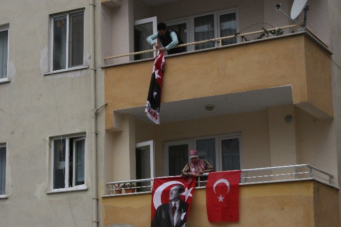Şehidin Mahallesi Türk Bayraklarıyla Donatıldı