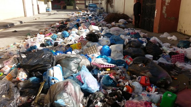 Cizre’de biriken çöpler temizleniyor