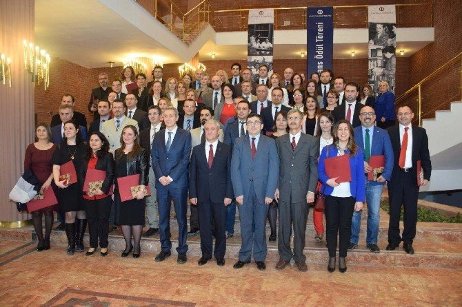 Anadolu Üniversitesi “Makale Ve Performans Ödülleri” 2’nci Kez Sahiplerini Buldu