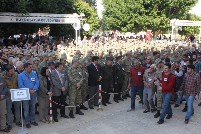 Diyarbakır'da şehit olan iki asker dualarla uğurlandı