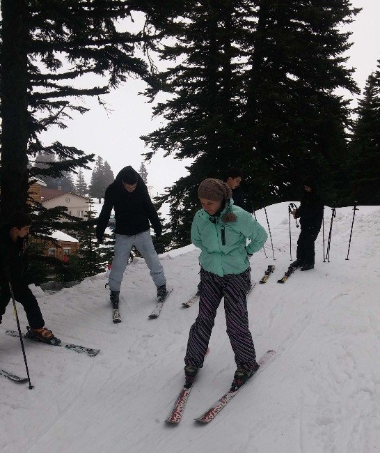 Dağ İlçelerindeki Çocuklar Kayak Keyfi Yaptı