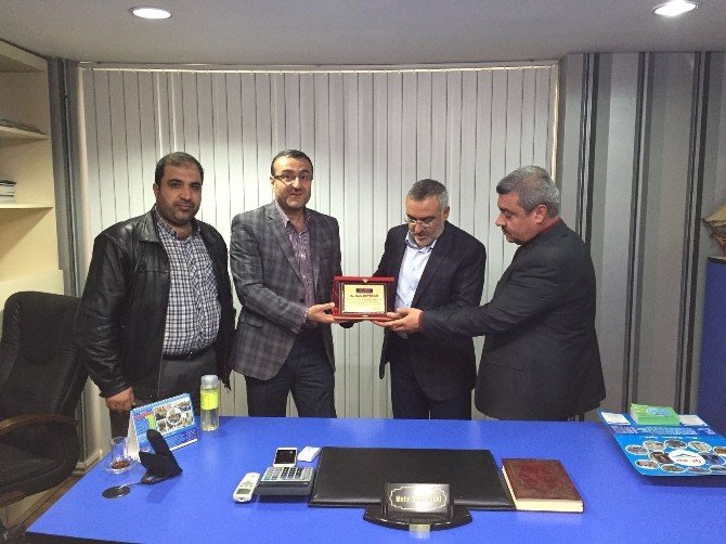 İyider Ve Hicret Vakfından Hayırseverlere Plaket