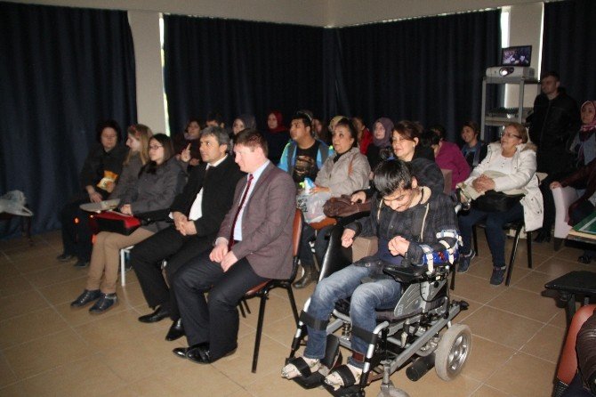Engelliler Birlikte Film İzledi