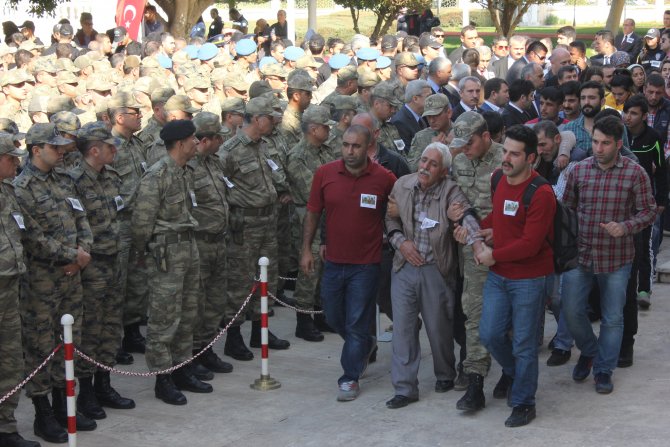 Diyarbakır'da şehit olan iki asker dualarla uğurlandı
