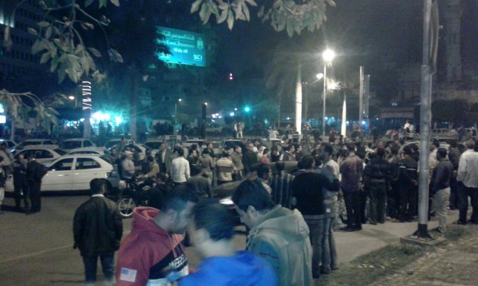 Mısır'da taksiciler, öldürülen arkadaşı için sokaktaki eylemlerine devam etti