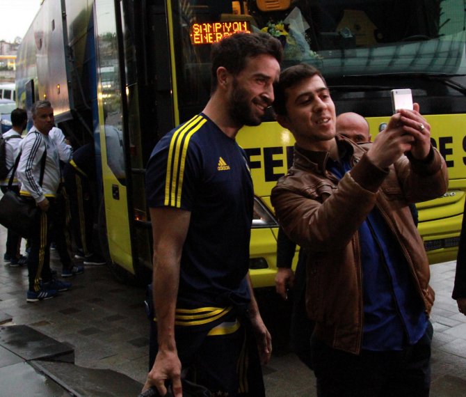 Fenerbahçe'yi Bursa'da taraftarları karşıladı