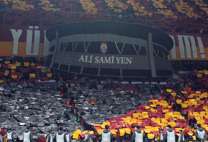 Galatasaray tribünleri 'tek bilek, tek yürek'