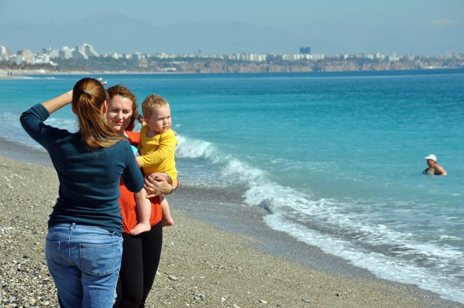 Antalya'da deniz sezonu erken başladı
