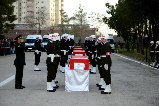 Sur'da şehit olan asker ve polisler için tören