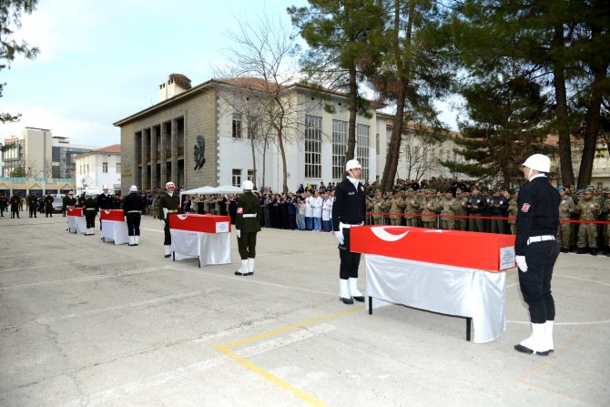 Sur'da şehit olan asker ve polisler için tören