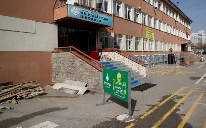 Çankaya Belediyesi okullara engelli rampası yapıyor