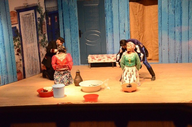 ‘Nalınlar’ Sinop’ta Sahnelendi