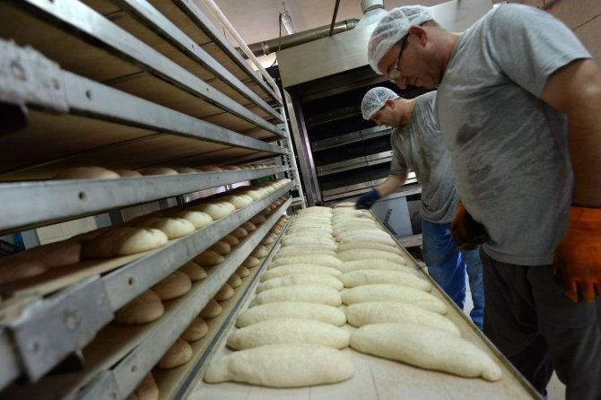 İhtiyaç sahiplerine günlük 8 bin 500 ekmek dağıtılıyor