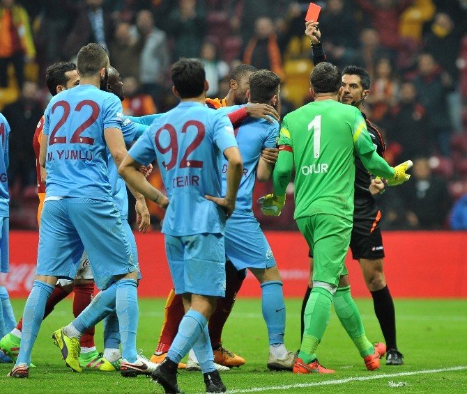 Trabzonspor Kızardı, Galatasaray 3 Puana Uzandı