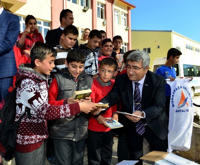 Muratpaşa’dan Köy Okullarına 10 Bin Kitap