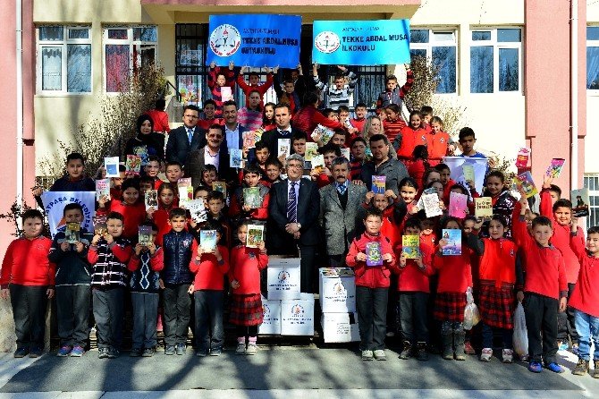 Muratpaşa’dan Köy Okullarına 10 Bin Kitap