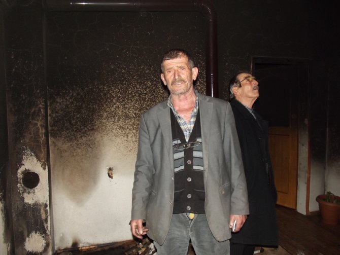 Terme'de evde çıkan yangında engelli vatandaş son anda kurtarıldı