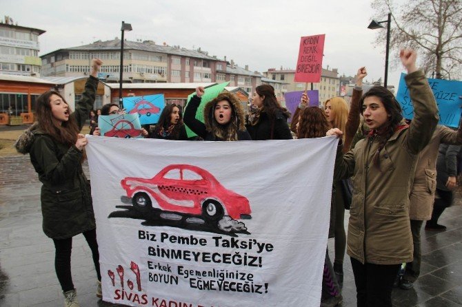 Sivas’ta Kadınlardan ‘Pembe Taksi’ Uygulamasına Tepki