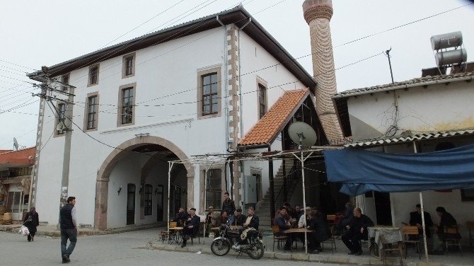 Burhaniye’de Tarihi Cami Restore Edildi