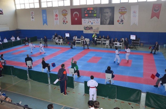 Analig Karate Yarı Final Müsabakaları Sona Erdi