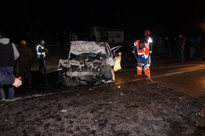 Beykoz’da iki otomobil çarpıştı: 3 ölü