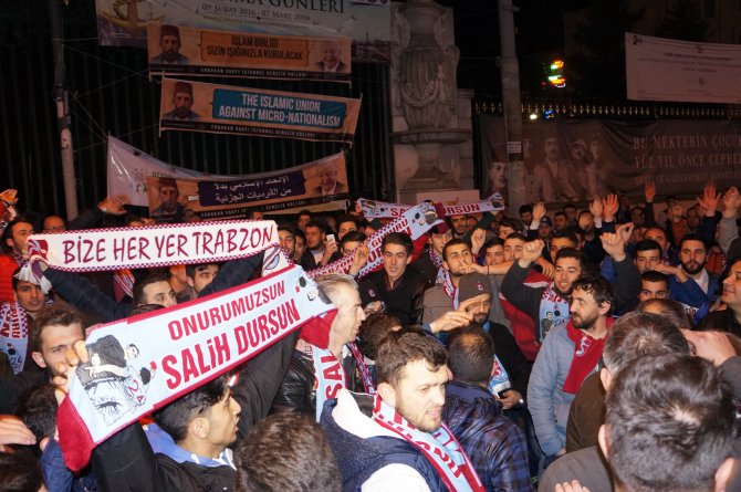 Trabzonsporlulardan Galatasaray Lisesi önünde protesto