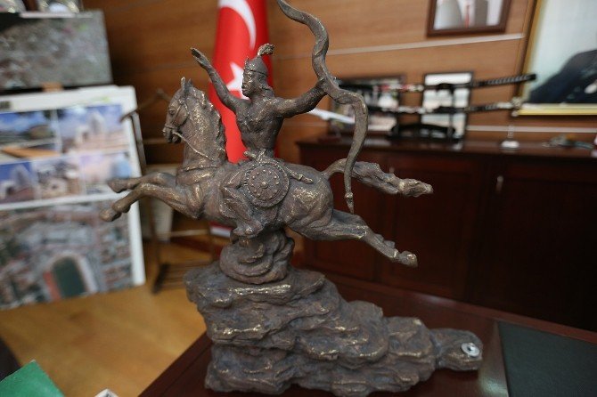 Köroğlu Parkı’nın İlk Üç Heykeli Tamam