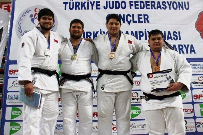 Kadir Bingöl Türkiye Şampiyonu