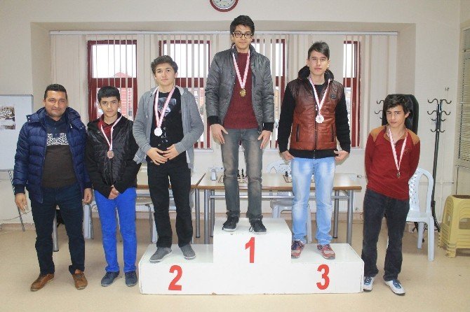 Yıldızlar Ve Gençler Satranç Turnuvası Sona Erdi