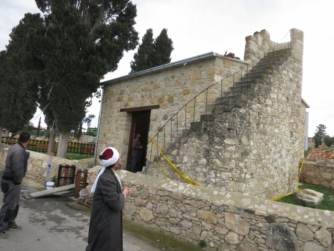 Güney Kıbrıs'ta kundaklanan camide inceleme yapıldı