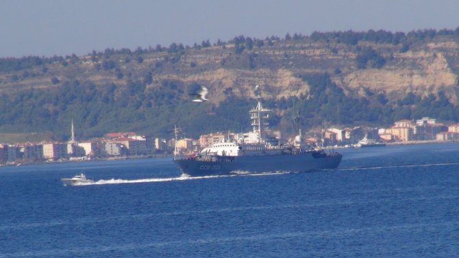 Rus savaş gemisi 'Priazovye' Çanakkale Boğazı'ndan geçti