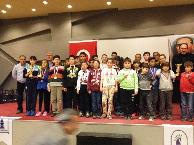 Ayvalık Yeni Yıl Satranç Turnuvası Sonuçlandı