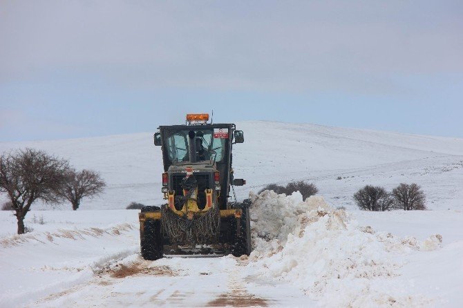 Köy Yollarında Karla Mücadele Sürüyor