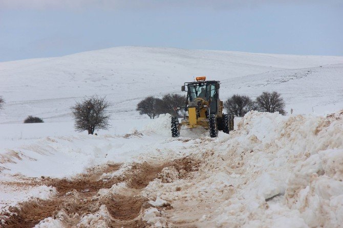 Köy Yollarında Karla Mücadele Sürüyor