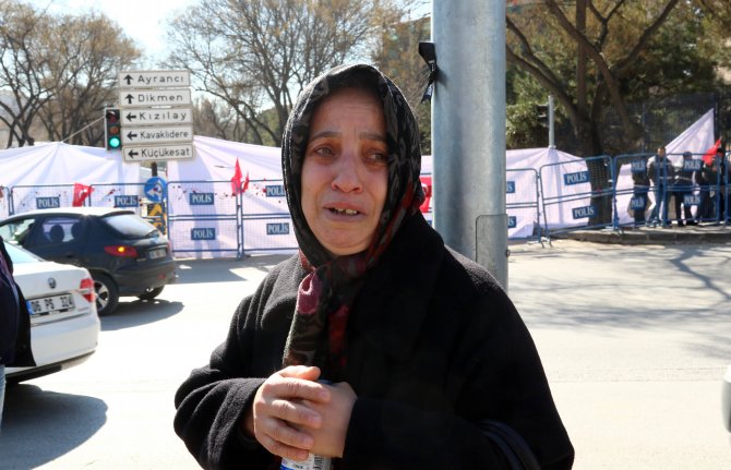 STK’lar Ankara’daki patlama noktasına karanfil bıraktı