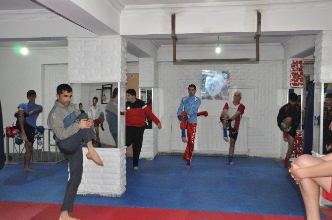 Tunceli’de Kick Boks Kardeşlik Müsabakası