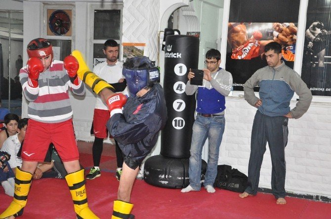 Tunceli’de Kick Boks Kardeşlik Müsabakası