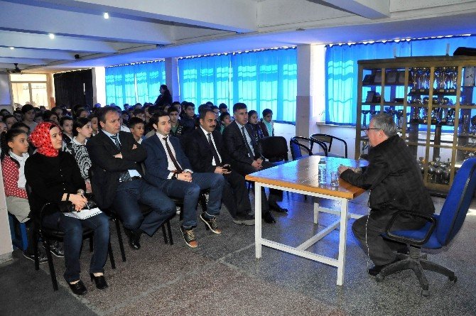 Yazar Mehmet Kemal Erdoğan Öğrencilerle Buluştu