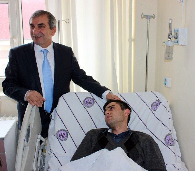 Yozgat Valisi Yazıcı, Yaralı Askerleri Hastanede Ziyaret Etti