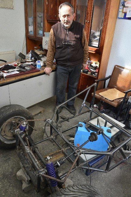 Hayırsever Muhtar, Engelli Vatandaş İçin Motorlu Araç Yapıyor