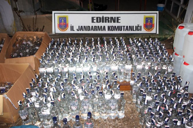 Edirne'de 636 şişe sahte rakı ele geçirildi
