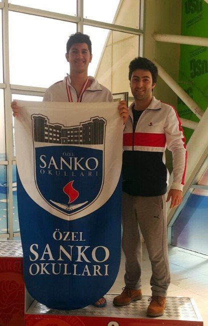 Özel Sanko Okulları Öğrencilerinin Yüzmede Bölge Derecesi